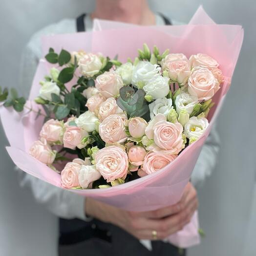 Букет из пионовидной кустовой розы и эустомы XL