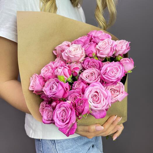 Букет 9 пионовидных кустовых роз в крафте