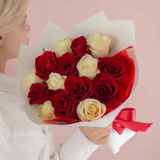 15 rosas rojas y blancas (Kenia)