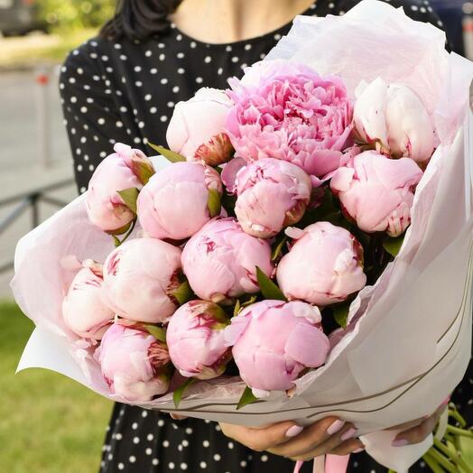 Bouquet of pink peonies