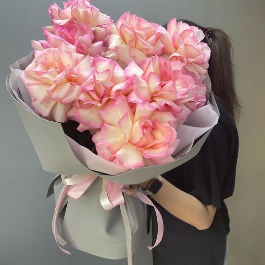 Ramo de rosas caladas