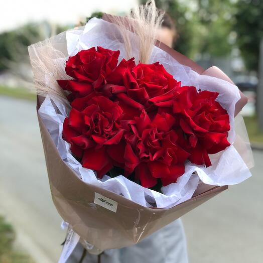 Ramo de rosas caladas