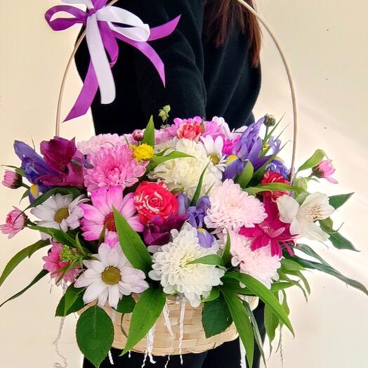 Basket with flowers "lilac mood"