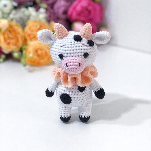 Вязаная игрушка Корова. Мини игрушка для ребенка. Игрушка вязаная в подарок на новый год