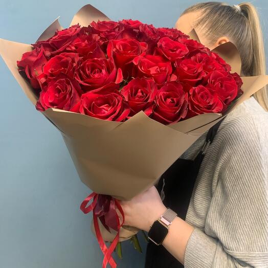 35 красных роз