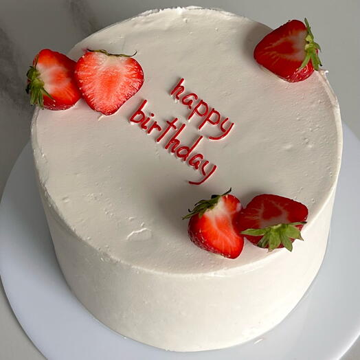 Мини торт 1кг «happy birthday с клубникой