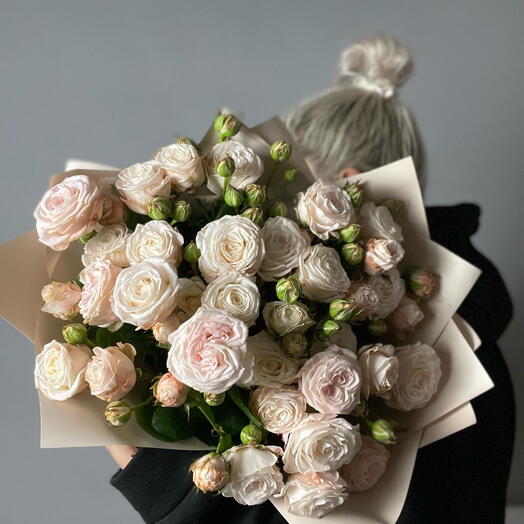 Bouquet of bombastic bush roses