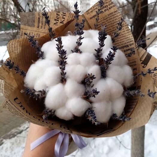Букет из хлопка и лаванды в крафте