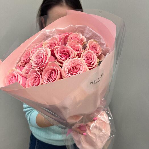 Розовые розы