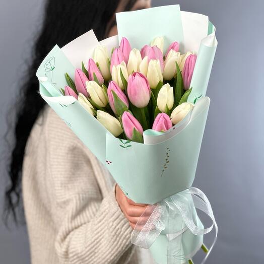 🌷 Нежный букет из белых и розовых тюльпанов