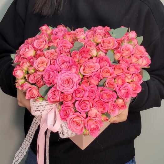 Валентинка 💞(розовые кустовые розы в коробке-сердце)
