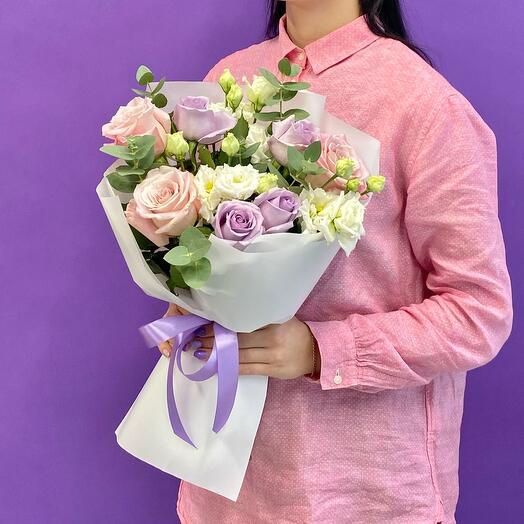 Букет с розовой одноголовой розой «Ягодный десерт»