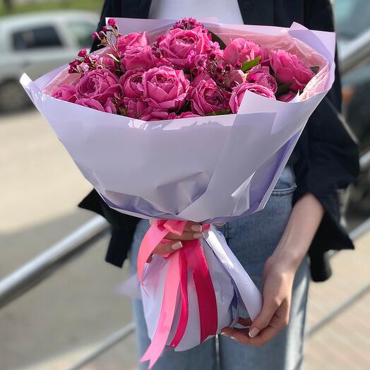 7 розовых пионовидных роз