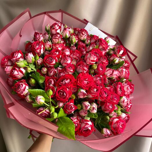Букет кустовых роз 29шт
