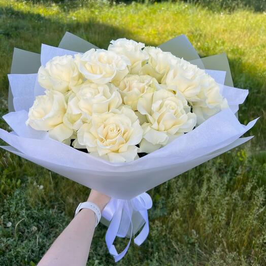 Белые розы кружевные 11 шт