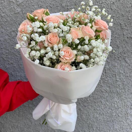 Ramo de rosas y gypsophila