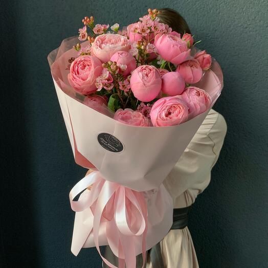 Bouquet of peony-shaped bush roses and chamelacium "Berry miracle"