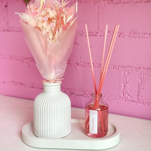 Подарок для мамы: диффузор, подставка, ваза, букет из сухоцветов