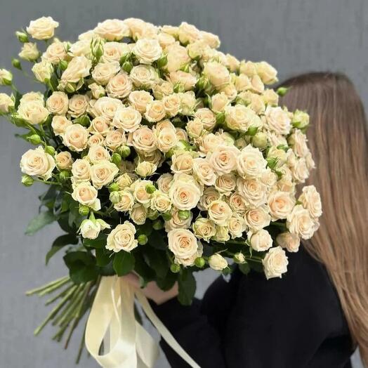 Бежевые кустовые розочки