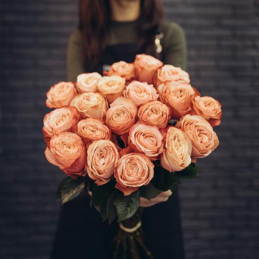 Give beauty: 25 peony-shaped Kahala roses