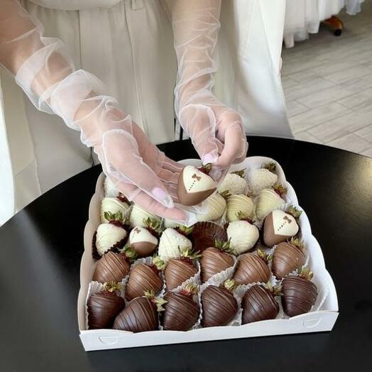 Набор из клубники в шоколаде "Свадьба", 30 шт