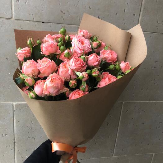 Bouquet of bush roses innovator