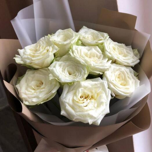 Bouquet of white roses