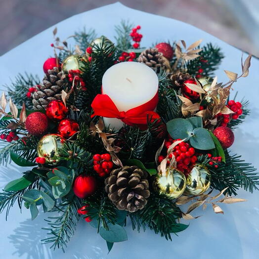 Christmas table arrangement red