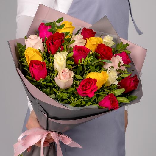 Букет разноцветных роз "Улыбка любимой - L"