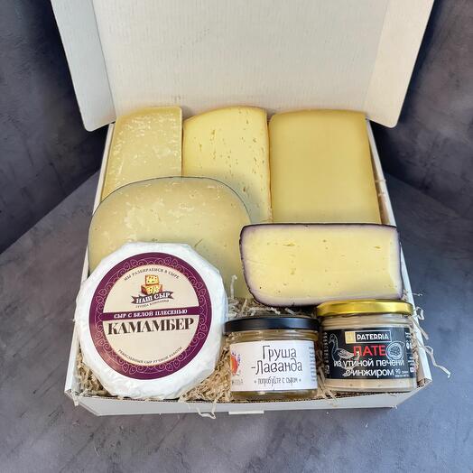 Вкусный набор сыров Новогодний Миди