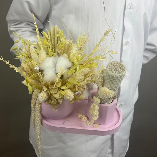 Композиция из сухоцветов с хлопком