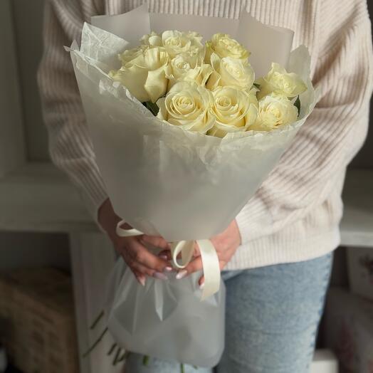9 rosas blancas en decoración
