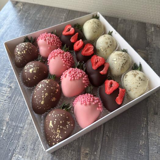Клубника в шоколаде «4 цвета»
