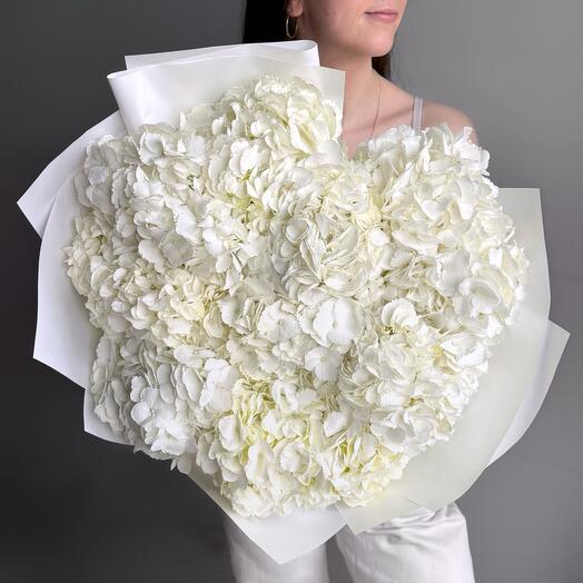 Белые гортензии большой нежный букет