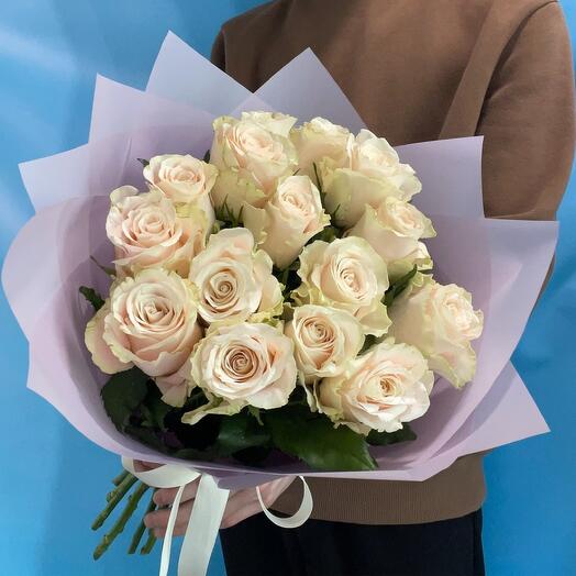 Monobucket of 15 cream roses