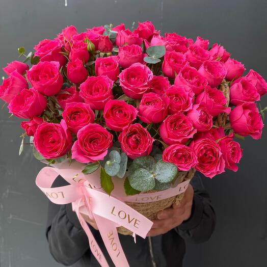 Кустовые розы в кашпо