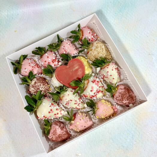 Клубника в белом бельгийском шоколаде 16 штук