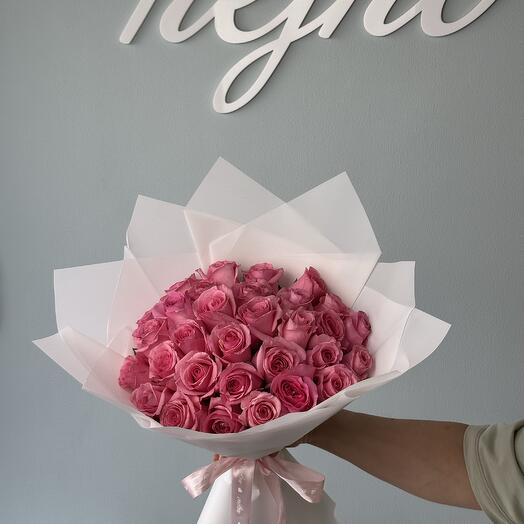 Bouquet of pink roses