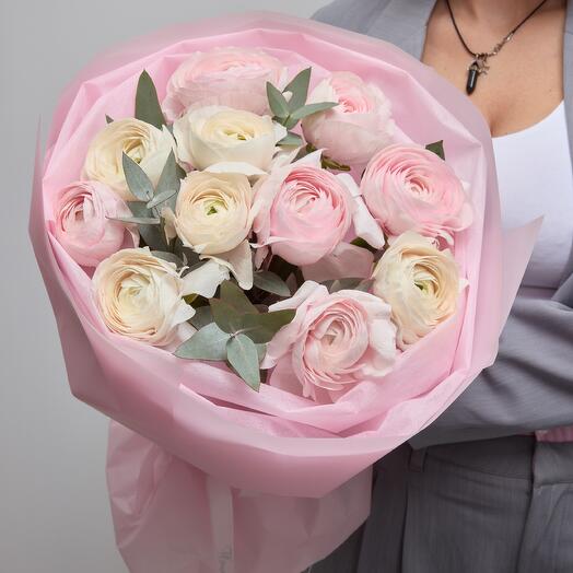 Весенний букет из 11 ранункулюсов