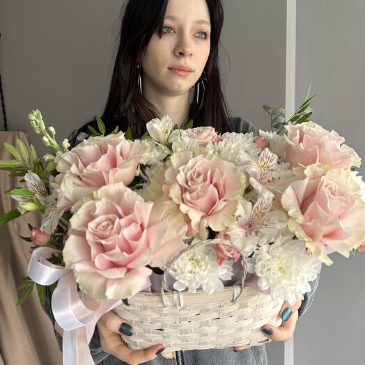Корзина с французскими  розами