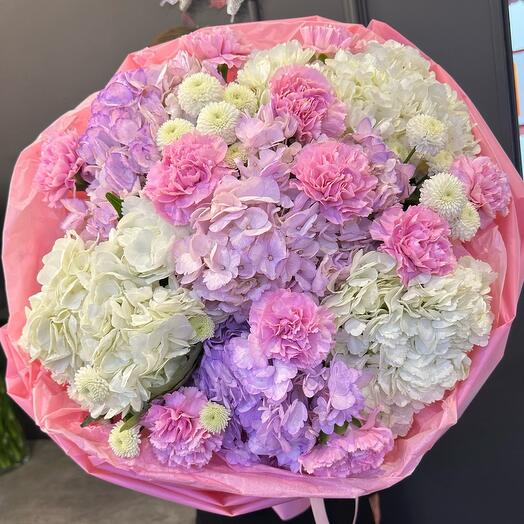 Large round bouquet with hydrangea