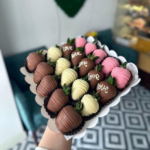 Mezcla de fresas cubiertas de chocolate