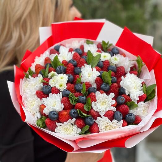 Букет "Ягодный десерт"