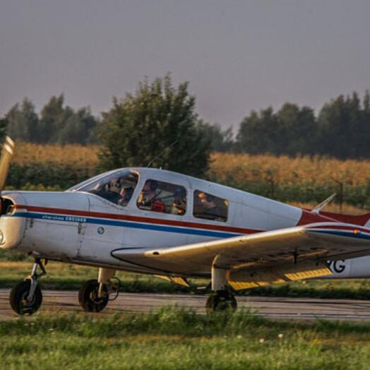 Подарочный сертификат Ночной полет на самолете Piper PA-28 Cherokee для 1-3 человек (60 минут)