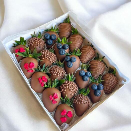 Набор клубники в шоколаде Есения 20 шт