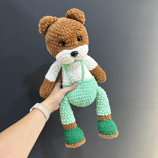 A little bear in green trousers