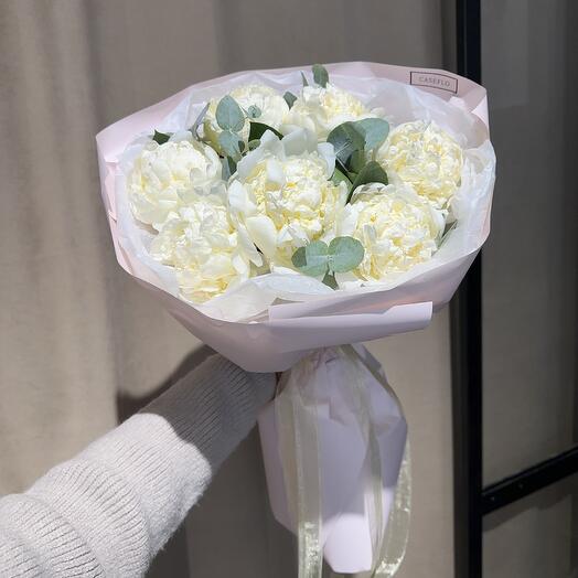 Букет из 7 пионов