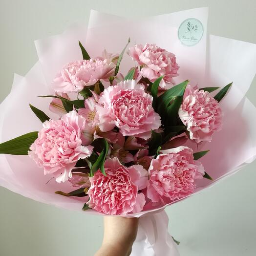 Клубничное мороженое с диантусами и альстромериями👍🌸💗