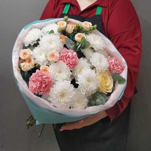 Букет "Вечная любовь" с хризантемами, розами и диантусом