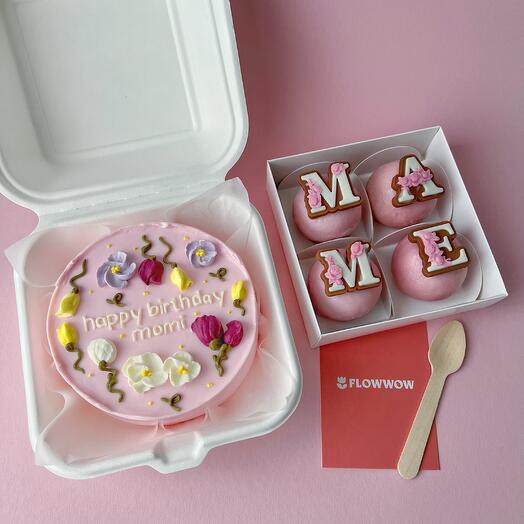 Бенто торт и ассорти пирожных моти подарок маме